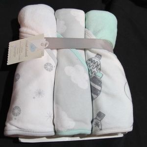 cloud island Other - Newborn Cloud Island Hooded Bath Towels Baby Gift cloud island Other - Newborn Cloud Island Hooded Bath Towels Baby Gift